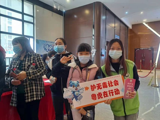 三鄉鎮開展“禁毒宣傳進影院，禁毒知識入民心”宣傳活動圖片2.jpg