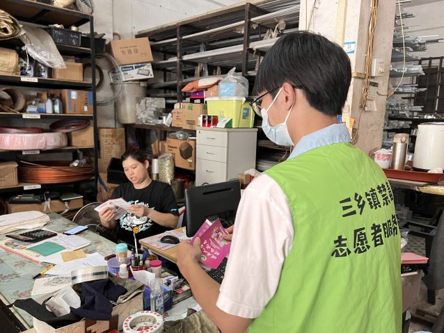 三鄉鎮開展“攜手并進 抵制毒品”禁毒宣傳活動圖片3.jpg