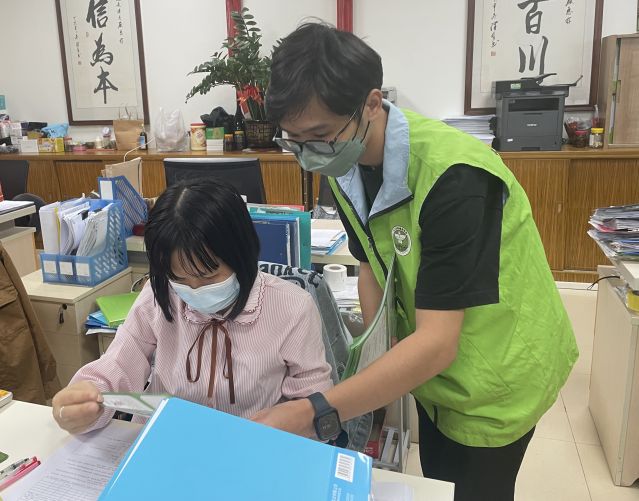 三鄉鎮開展“禁毒防艾進廠企，筑牢拒毒防護墻”宣傳活動圖片1_副本.jpg